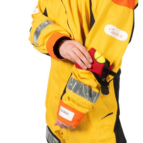 s_1000s_passengerimmersionsuit_2