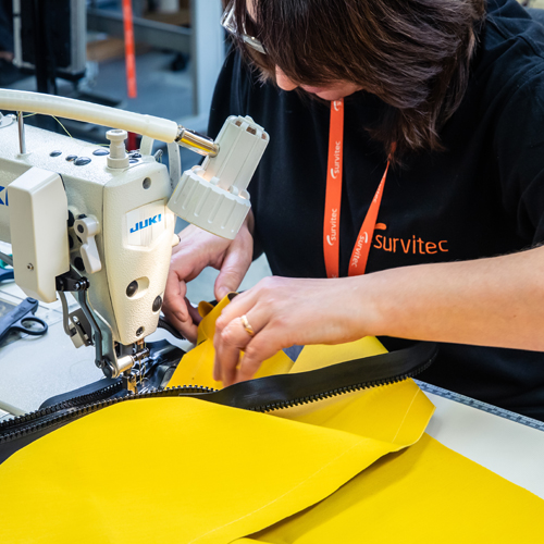 s_1000s_passengerimmersionsuit_6